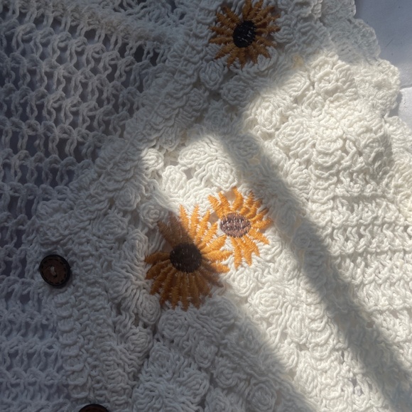 Crocheted tank vest - Picture 2 of 4